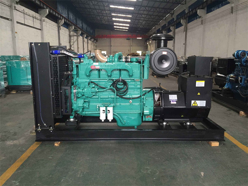 中方如何判断一个电压表是否具有自动量程切换功能？