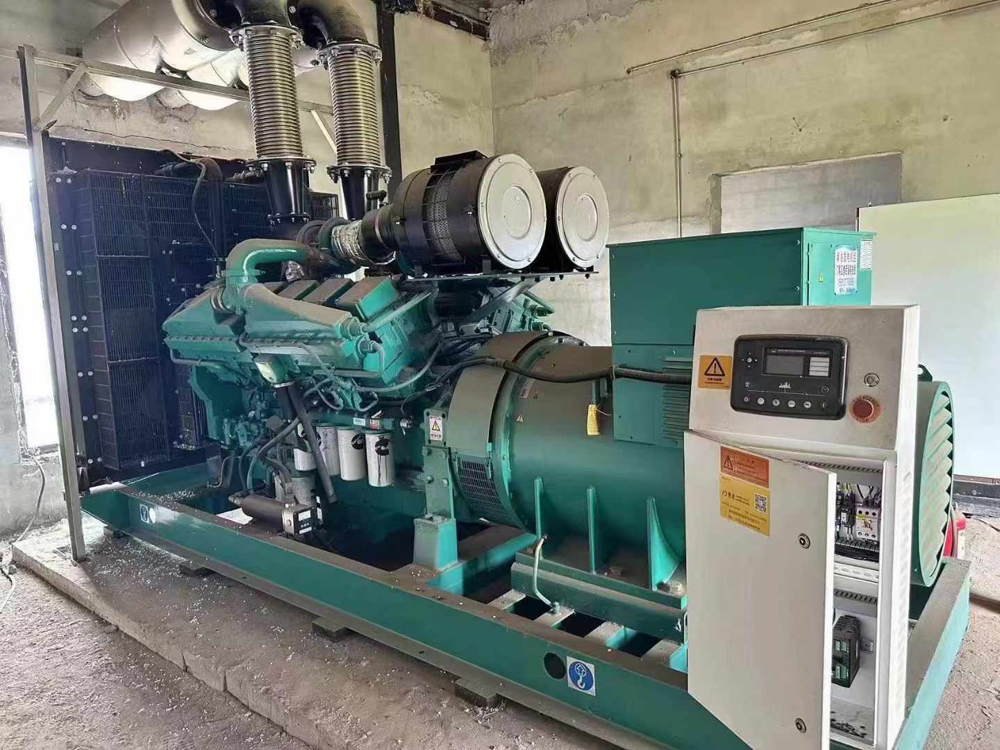 中方无功补偿装置的性能评估需要考虑哪些因素？