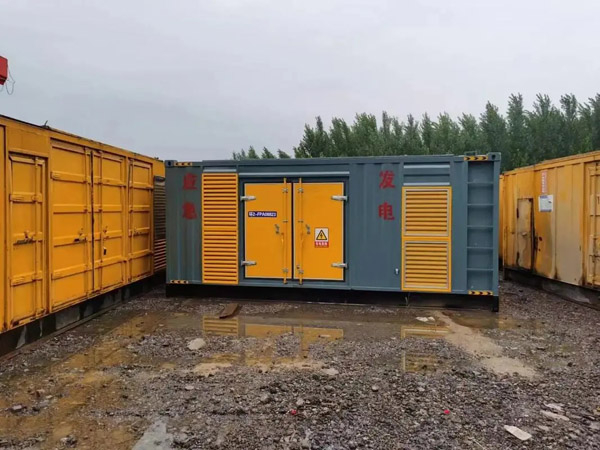 中方柴油发电机如何判断干式空气滤清器是否需要更换？