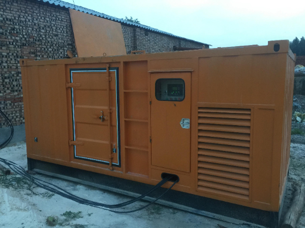 中方发电机组长期使用中，电缆线的敷设路径有哪些要求？